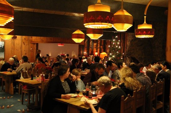 fullsatt i restaurangen